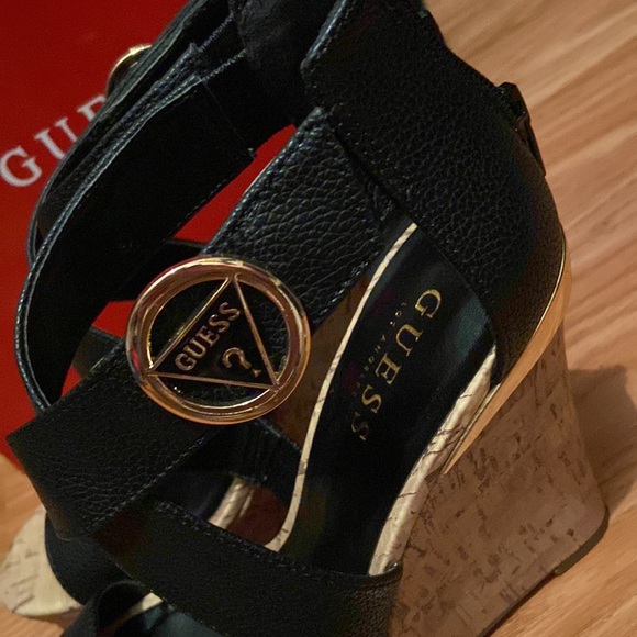 🖤💛GUESS💛🖤⭐️AUTHENTIC ⭐️ - Picture 10 of 11